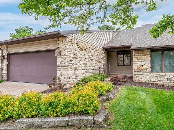 3321 E Ridge Place , Bettendorf, IA 52722