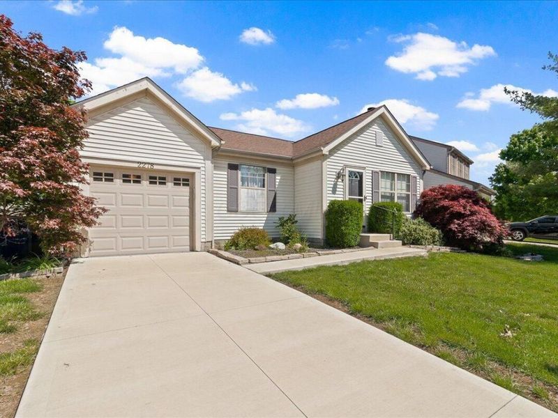 2278 Breeze Hill Drive, Grove City, OH 43123 Photo 2