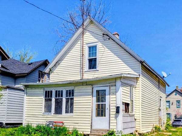1219 Racine St, Racine, WI 53403