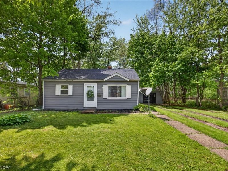 1276 Frederick Boulevard, Akron, OH 44320 Photo 2