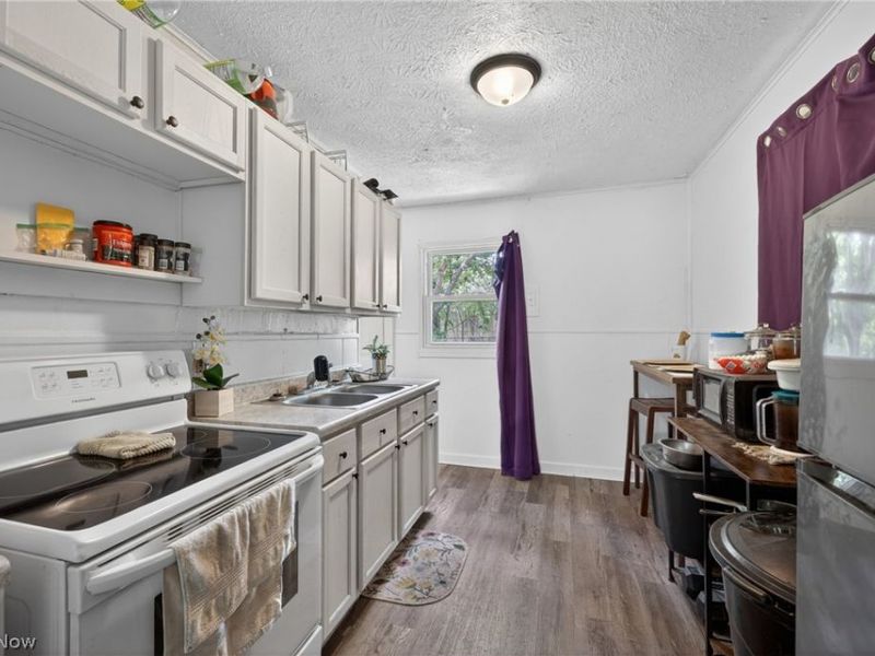 1276 Frederick Boulevard, Akron, OH 44320 Photo 8