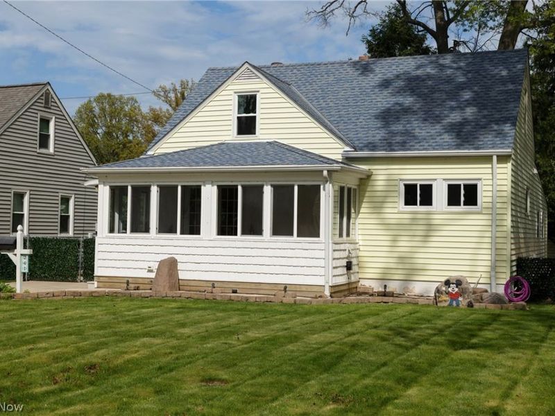 241 Inwood Boulevard , Avon Lake, OH 44012 Photo 2