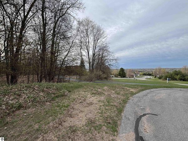 Snow Crest Court S, Traverse City, MI 49684