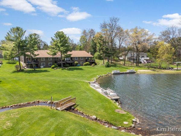 6641 Bella Vista Drive NE, Rockford, MI 49341
