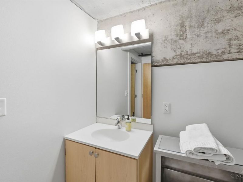 353 W Fourth Street, Unit 305, Cincinnati, OH 45202 Photo 42