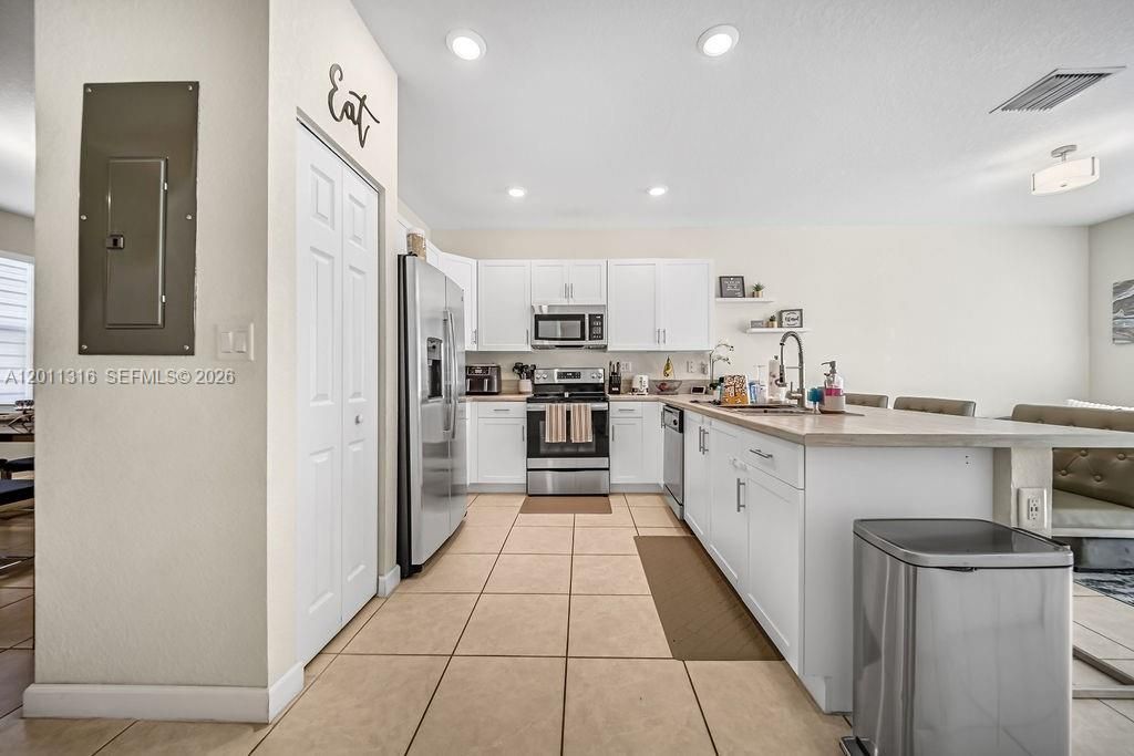 10657 W 32nd Ln , Hialeah, FL 33018 Photo