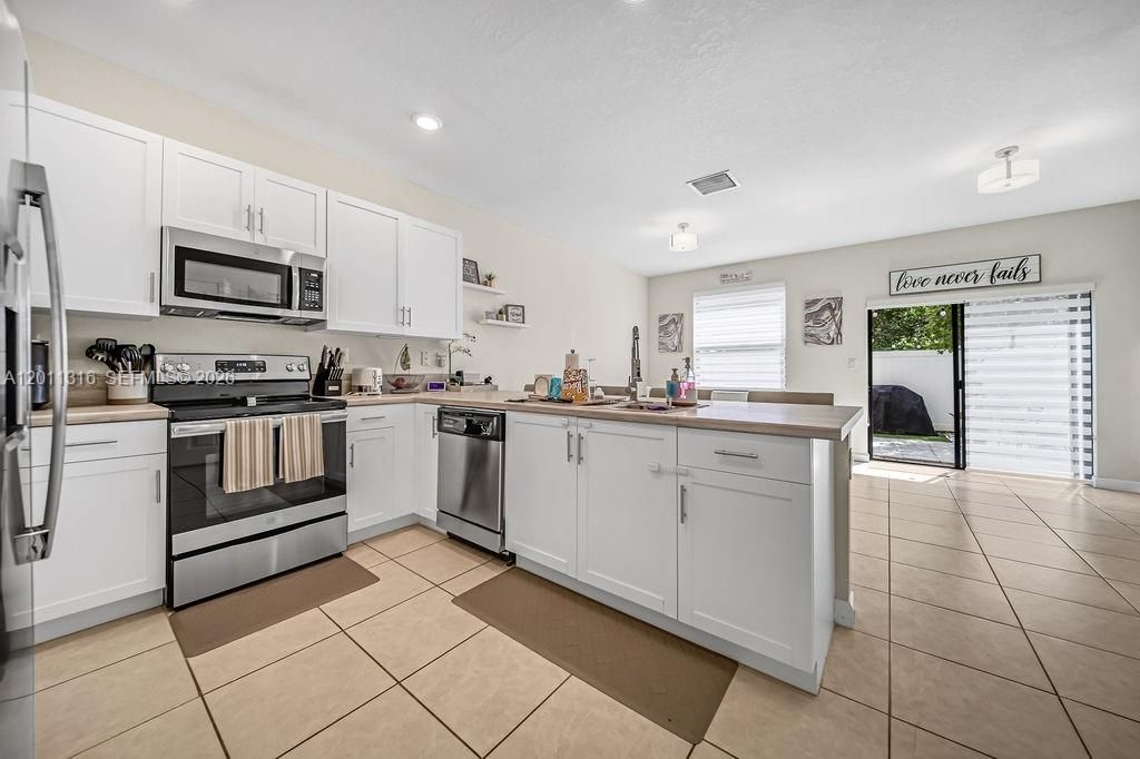 10657 W 32nd Ln , Hialeah, FL 33018 Photo