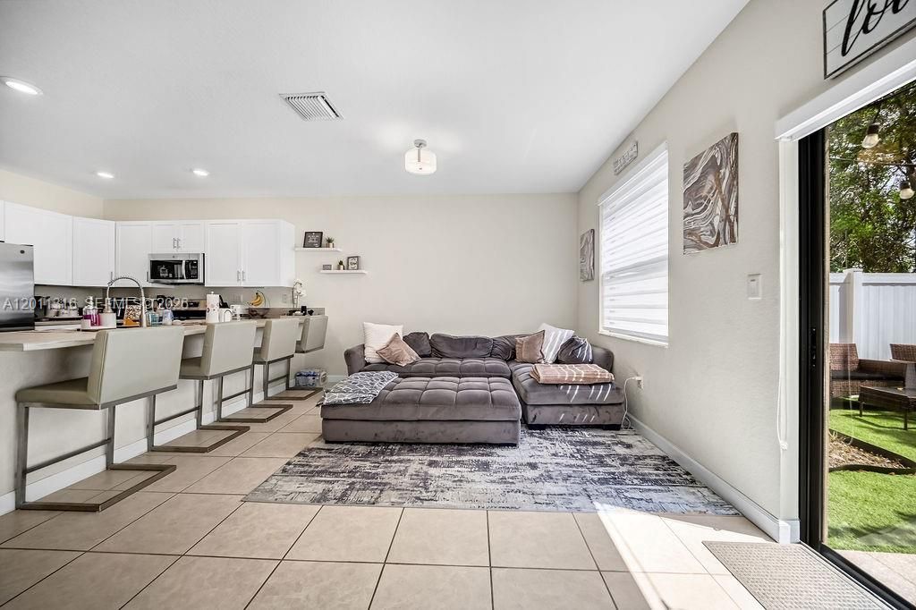 10657 W 32nd Ln , Hialeah, FL 33018 Photo