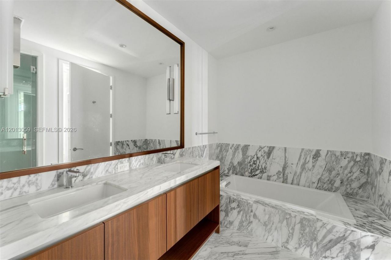 175 SE 25 Rd , Unit 3601, Miami, FL 33129 Photo