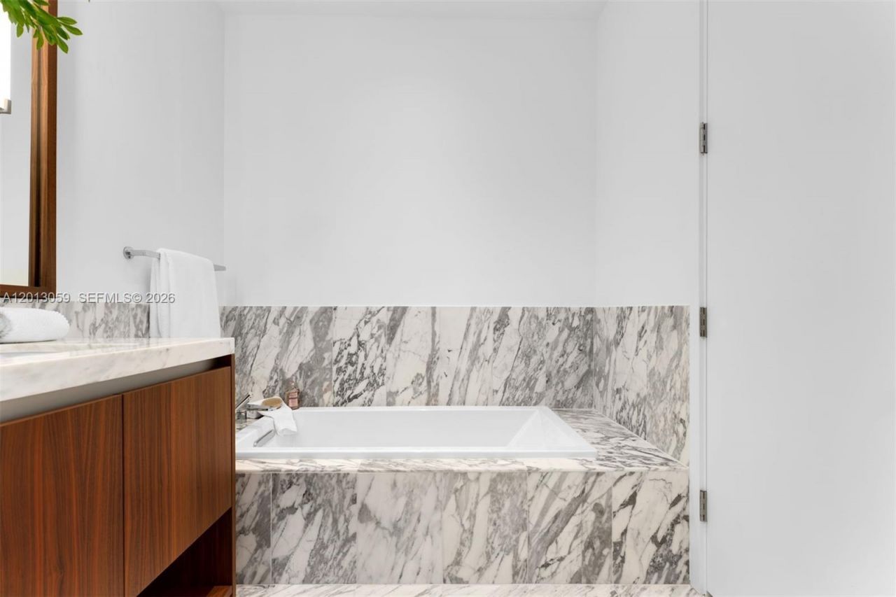 175 SE 25 Rd , Unit 3601, Miami, FL 33129 Photo