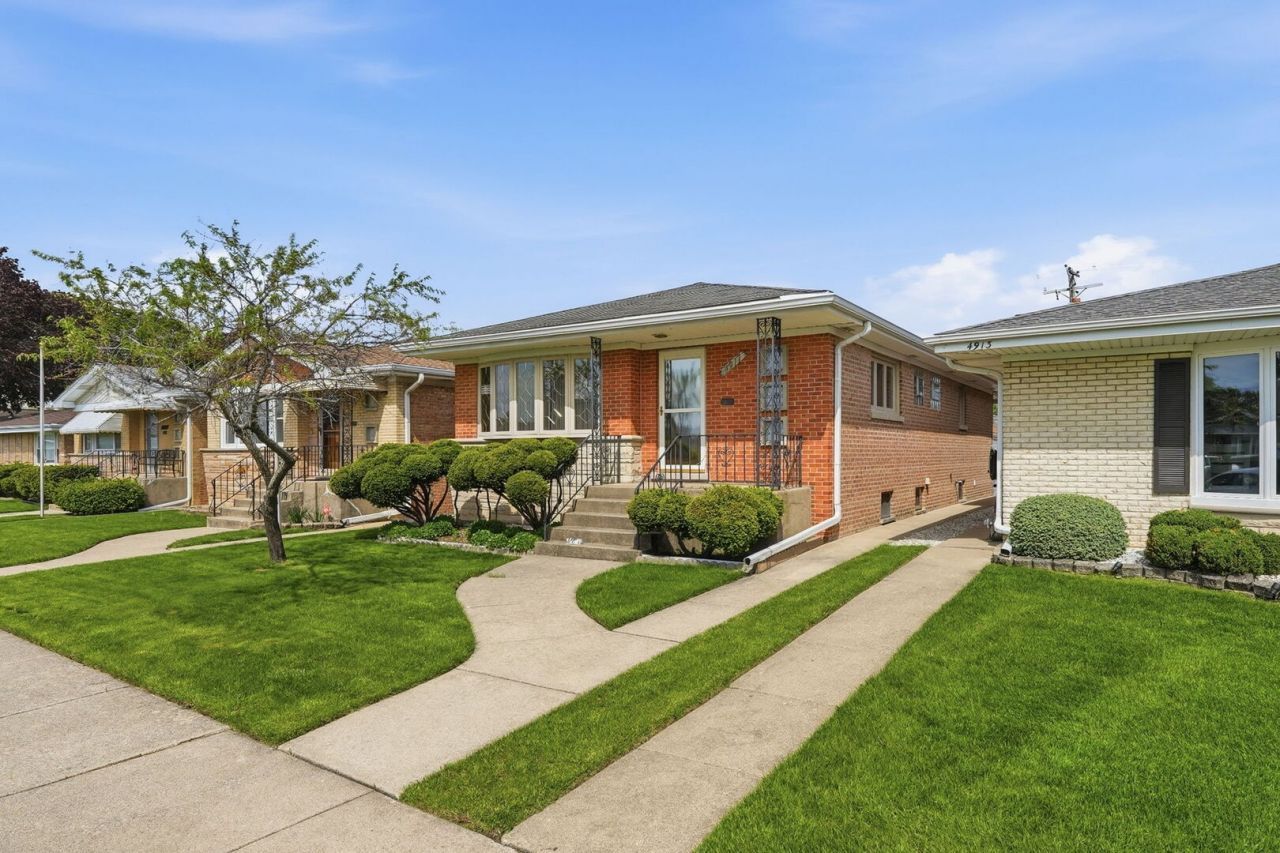 4917 N Oriole Avenue, Harwood Heights, IL 60706 Main Photo