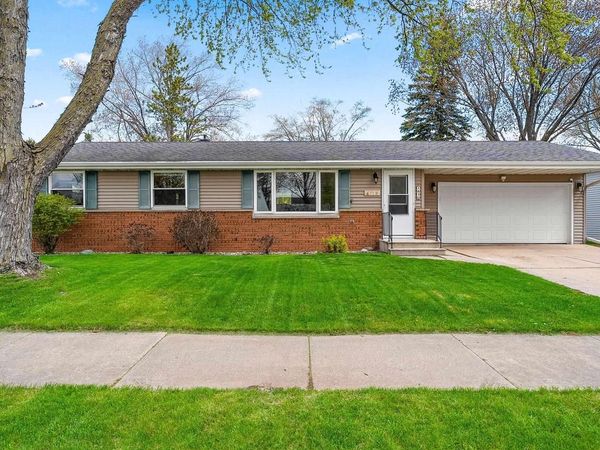 1870 GARY LANE, Green Bay, WI 54303