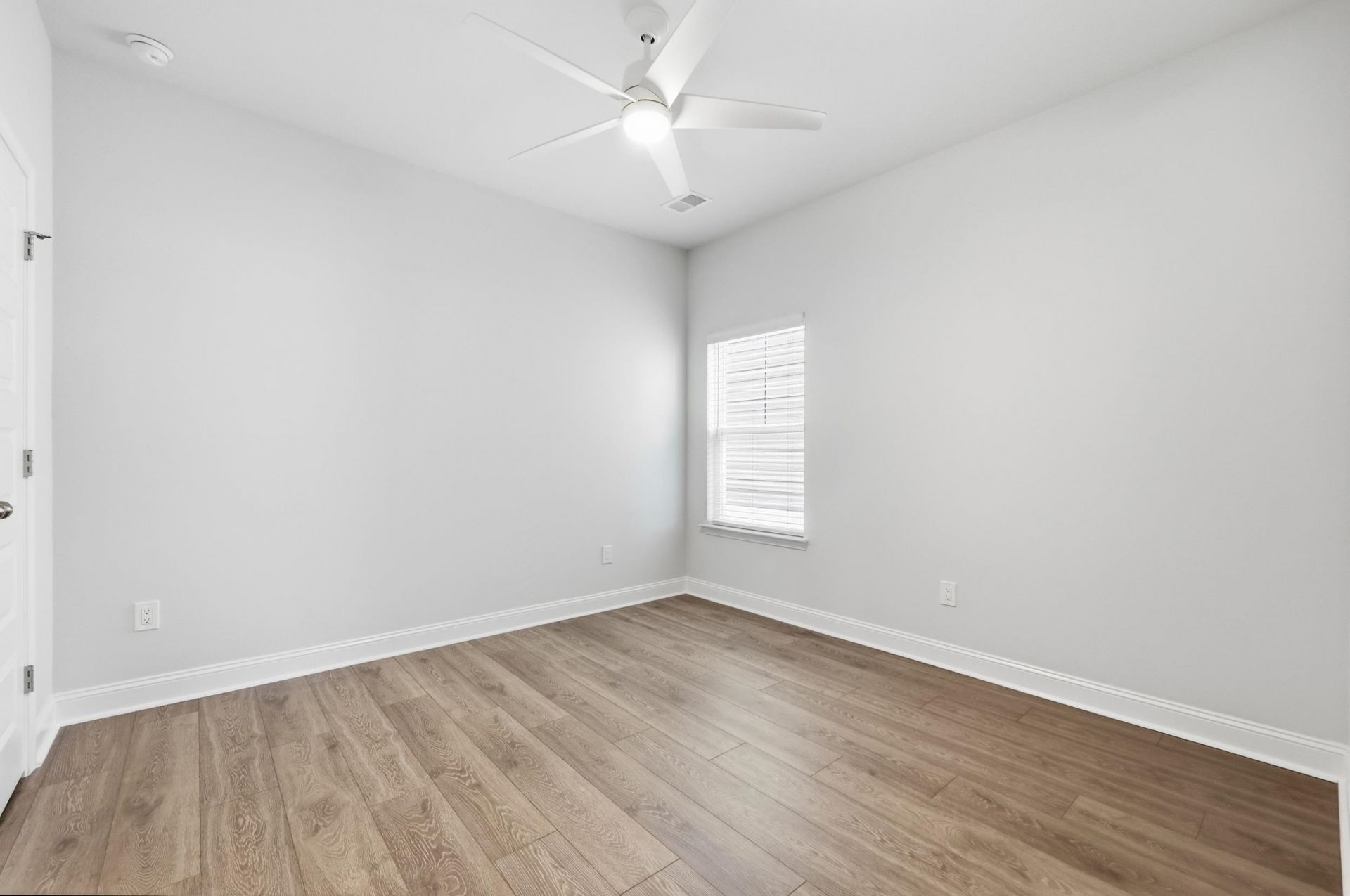 785 Harrison Mill St. Photo 32