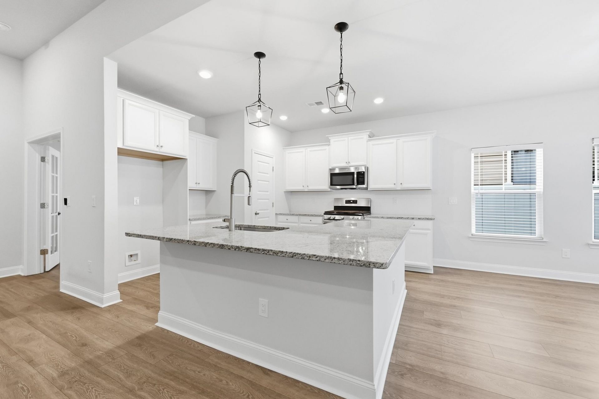 785 Harrison Mill St. Photo 4
