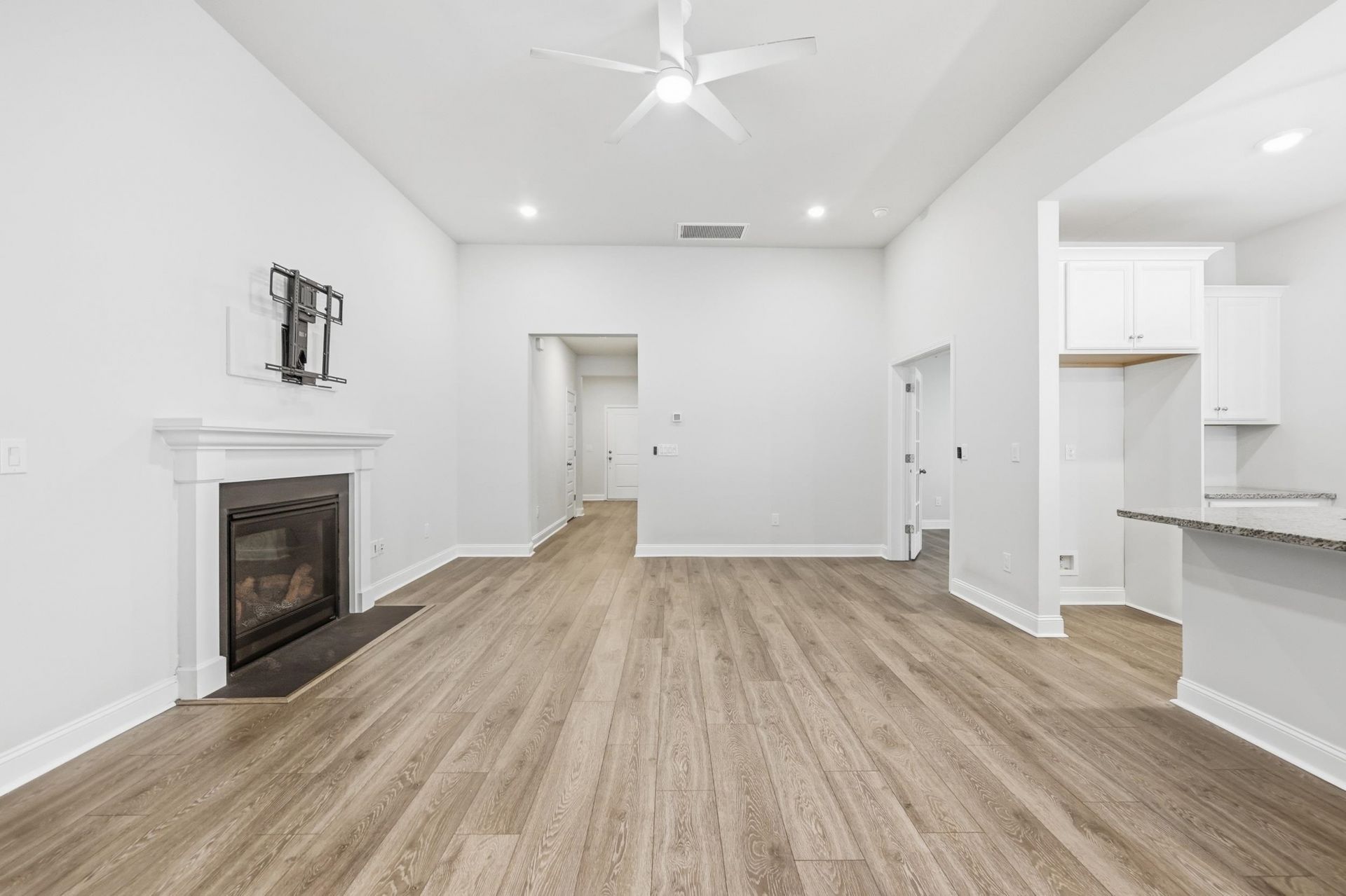 785 Harrison Mill St. Photo 5