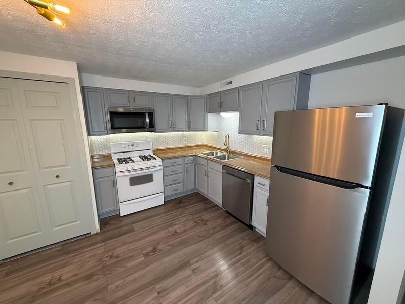 1561 Jennifer Court, Unit D, Columbus, OH 43232 Photo 6