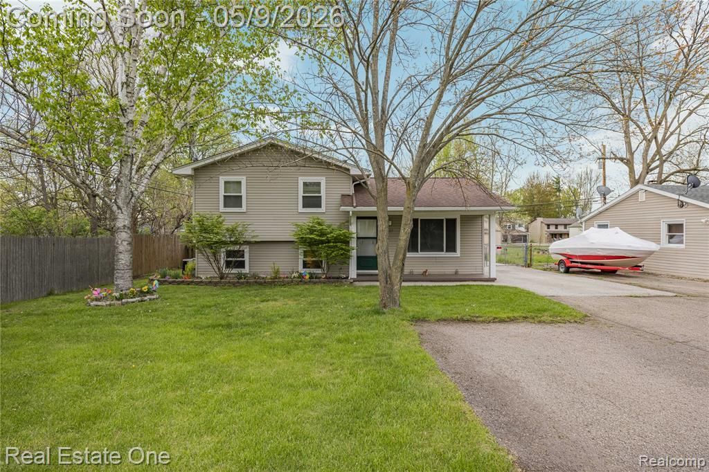 537 Woodbridge Circle, Waterford Township, MI 48327 Main Photo