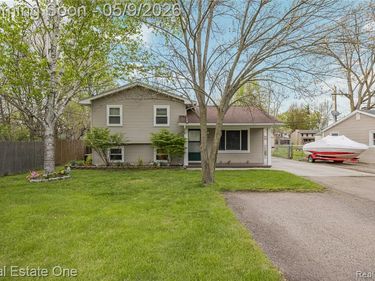 537 Woodbridge Circle, Waterford Twp, MI 48327