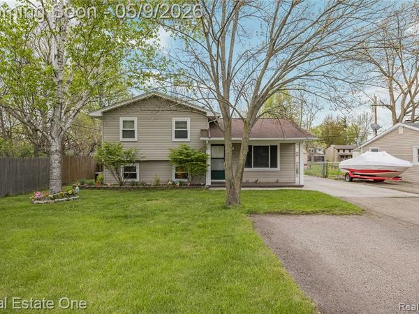 537 Woodbridge Circle, Waterford Twp, MI 48327