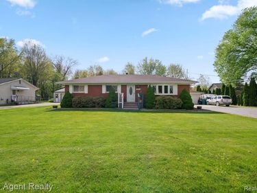 54951 Ridge Road, New Baltimore, MI 48047