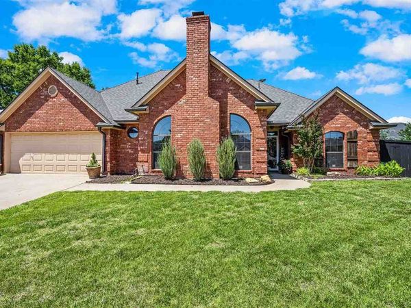 7615 NW Castle Rock Pl, Lawton, OK 73505