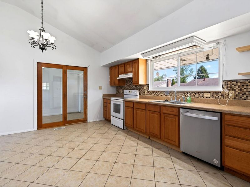 415 Falcon Drive, New Carlisle, OH 45344 Photo 10