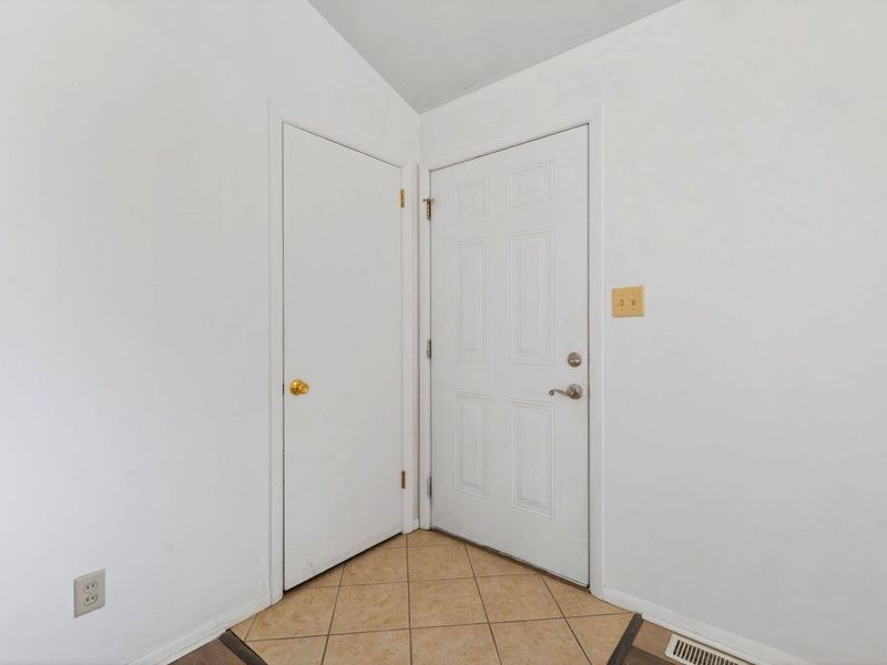 415 Falcon Drive, New Carlisle, OH 45344 Photo 4