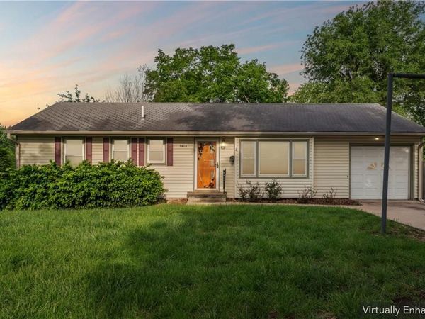 9404 Bradshaw Street, Lenexa, KS 66215
