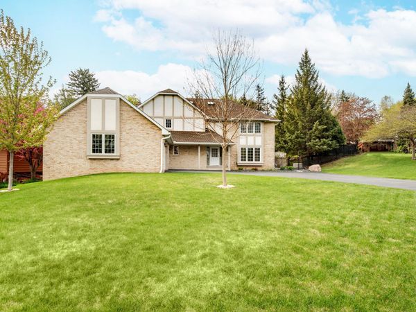 1009 Stratford Road, Mendota Heights, MN 55118
