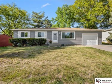 8310 Chestnut Lane , Lincoln, NE 68510