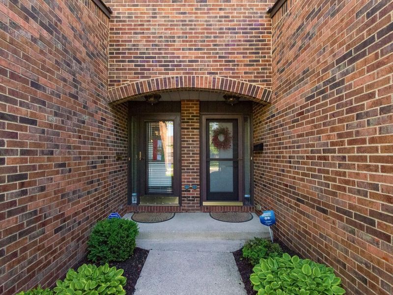 4528 Carriage Hill Lane , Columbus, OH 43220 Photo 2