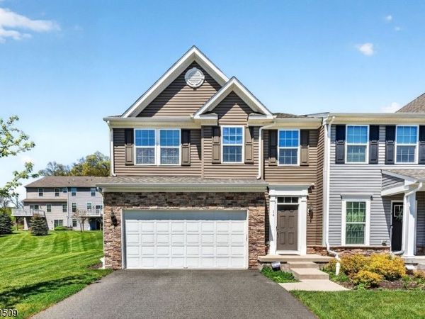 16 Shadetree Ln, Mount Arlington, NJ 07856