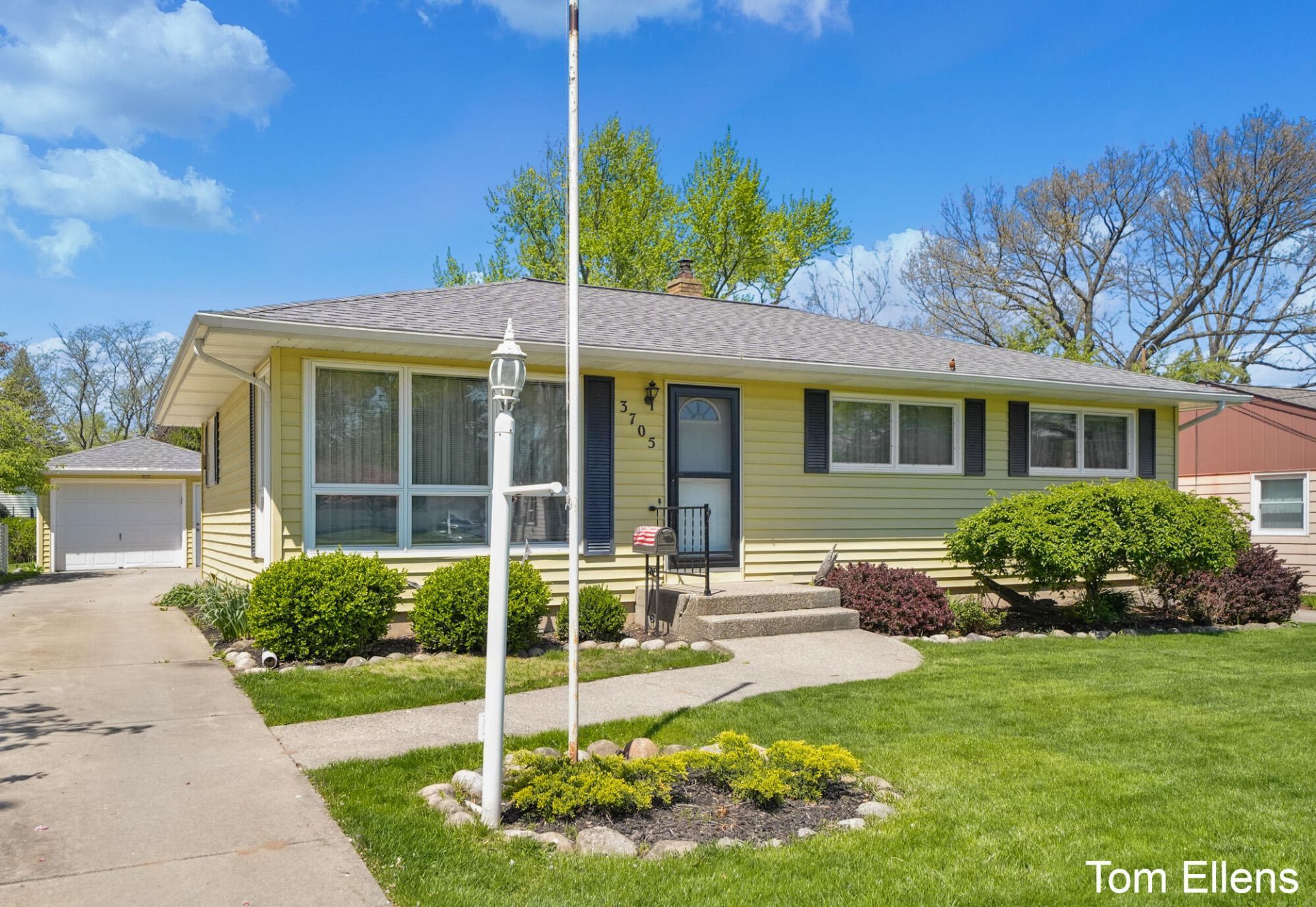 3705 Hazelwood Avenue Sw, Wyoming, MI 49519 Main Photo