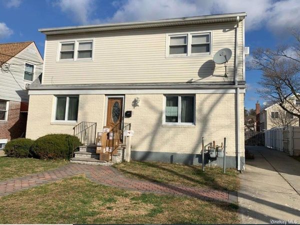 76-29 271st Street , New Hyde Park, NY 11040