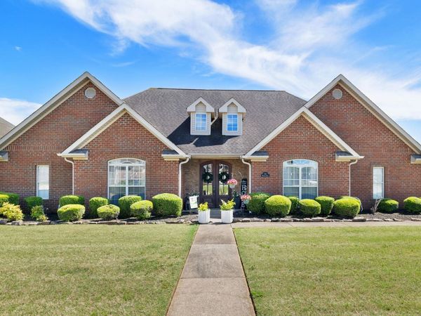 311 Wheaton Dr, Florence, AL 35633