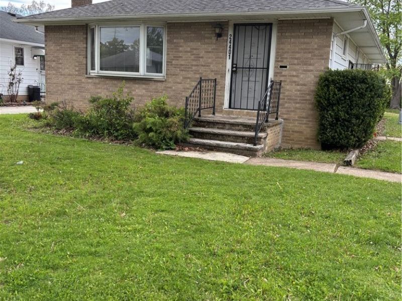 24401 Russell Avenue, Euclid, OH 44123 Photo 2