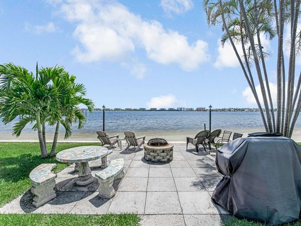 1430 S Lakeside Drive, Unit 22, Lake Worth Beach, FL 33460