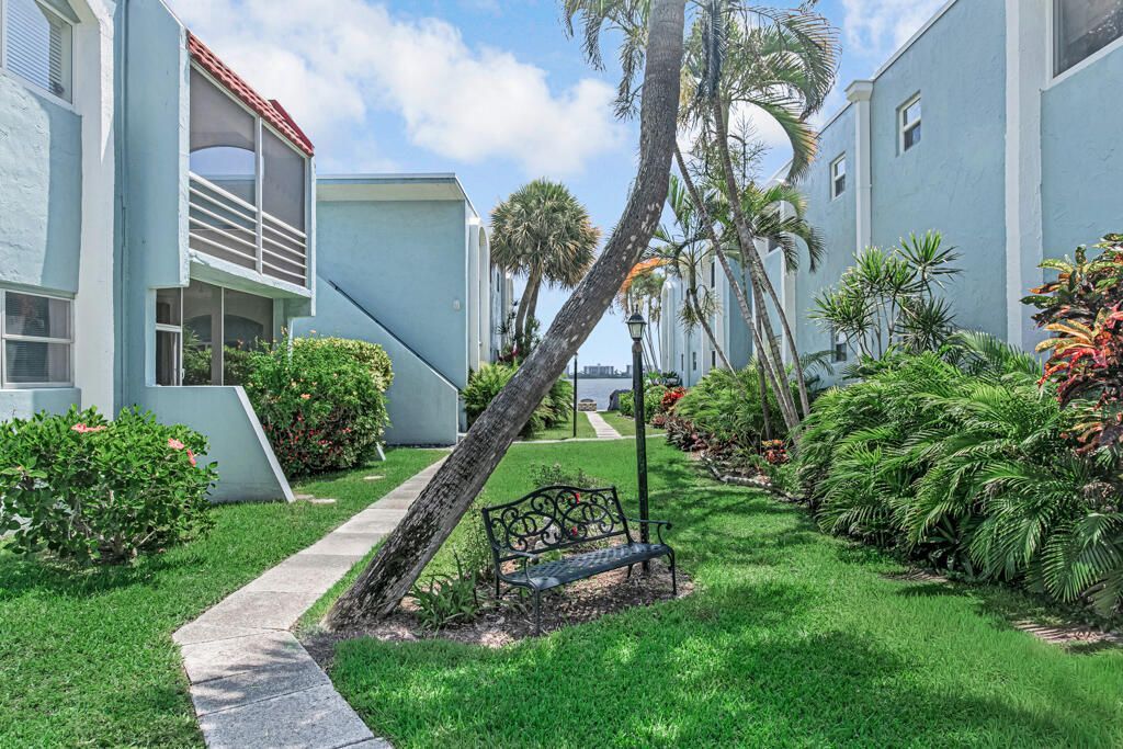 1430 S Lakeside Drive, Unit 22, Lake Worth Beach, FL 33460 Photo