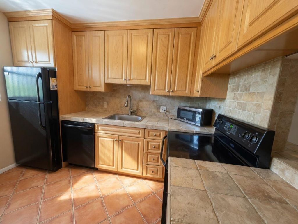 1430 S Lakeside Drive, Unit 22, Lake Worth Beach, FL 33460 Photo