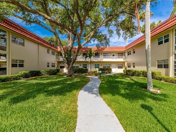 17 Vista Palm Lane, Unit 201, Vero Beach, FL 32962