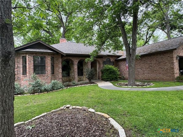 433 Las Brisas Boulevard , Seguin, TX 78155