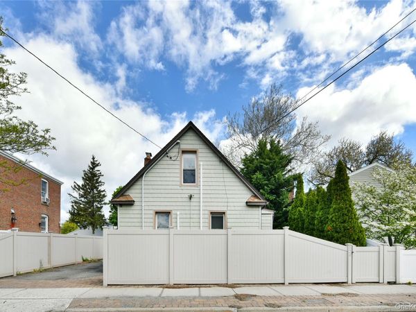 524 Central Avenue , Bethpage, NY 11714