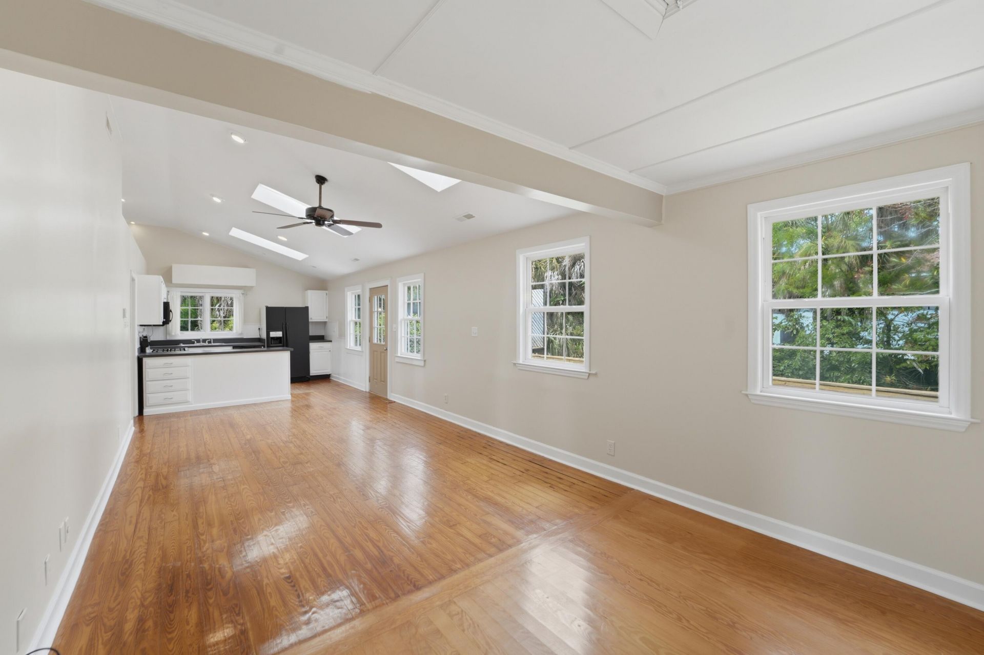 215 W Hudson Avenue Photo 14