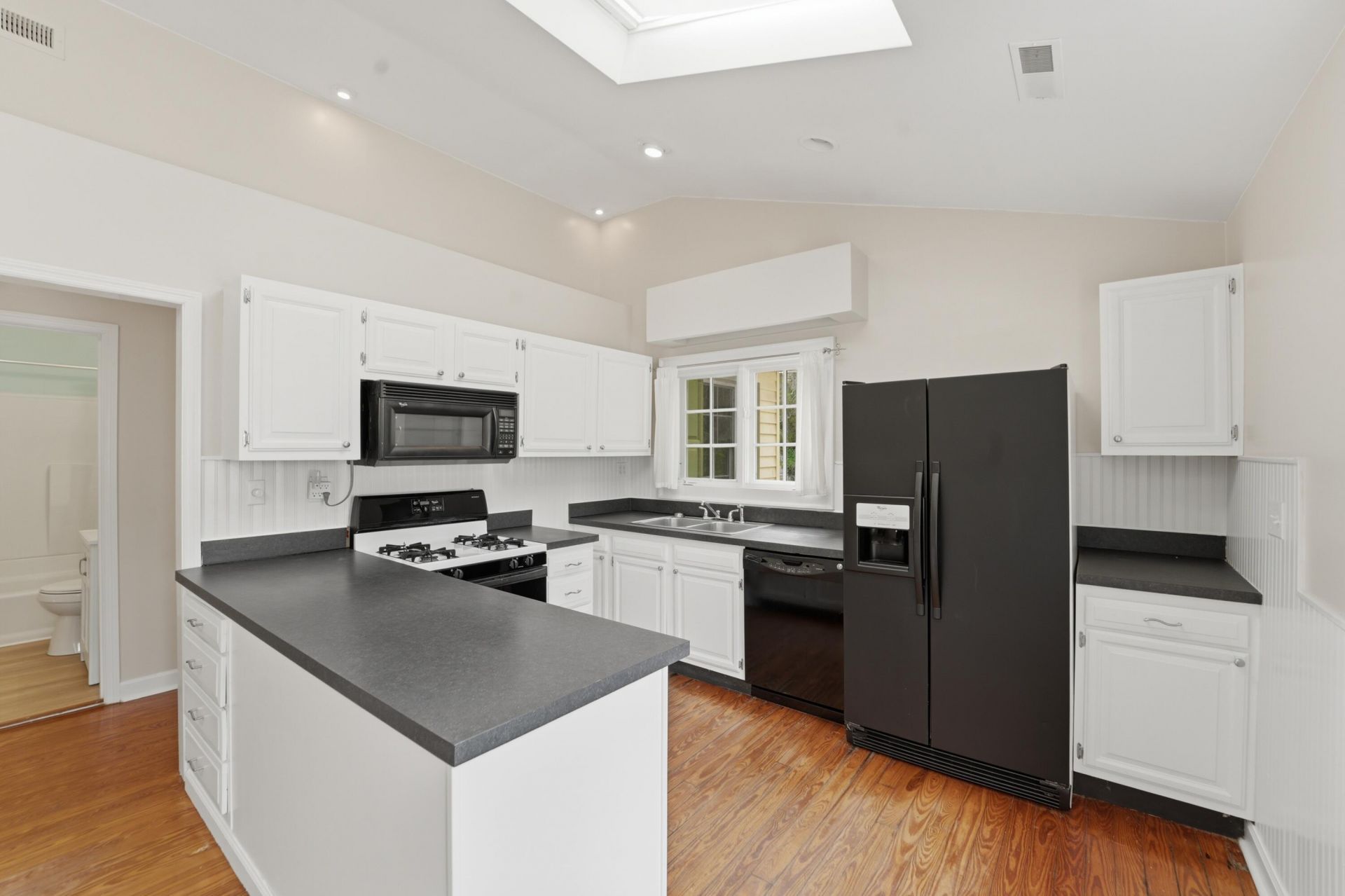 215 W Hudson Avenue Photo 18