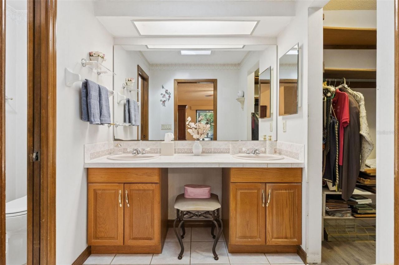 4909 Lake Gatlin Woods Court, Orlando, FL 32806 Photo