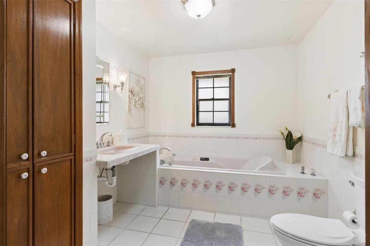 4909 Lake Gatlin Woods Court, Orlando, FL 32806 Photo