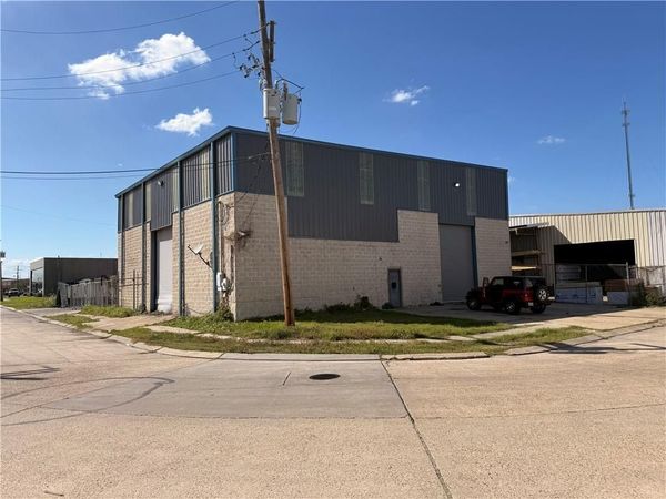 1000 JUSTIN Road, Metairie, LA 70001