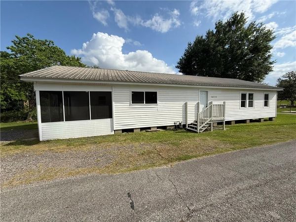 10122 GOLDEN GATE Street , Convent, LA 70723