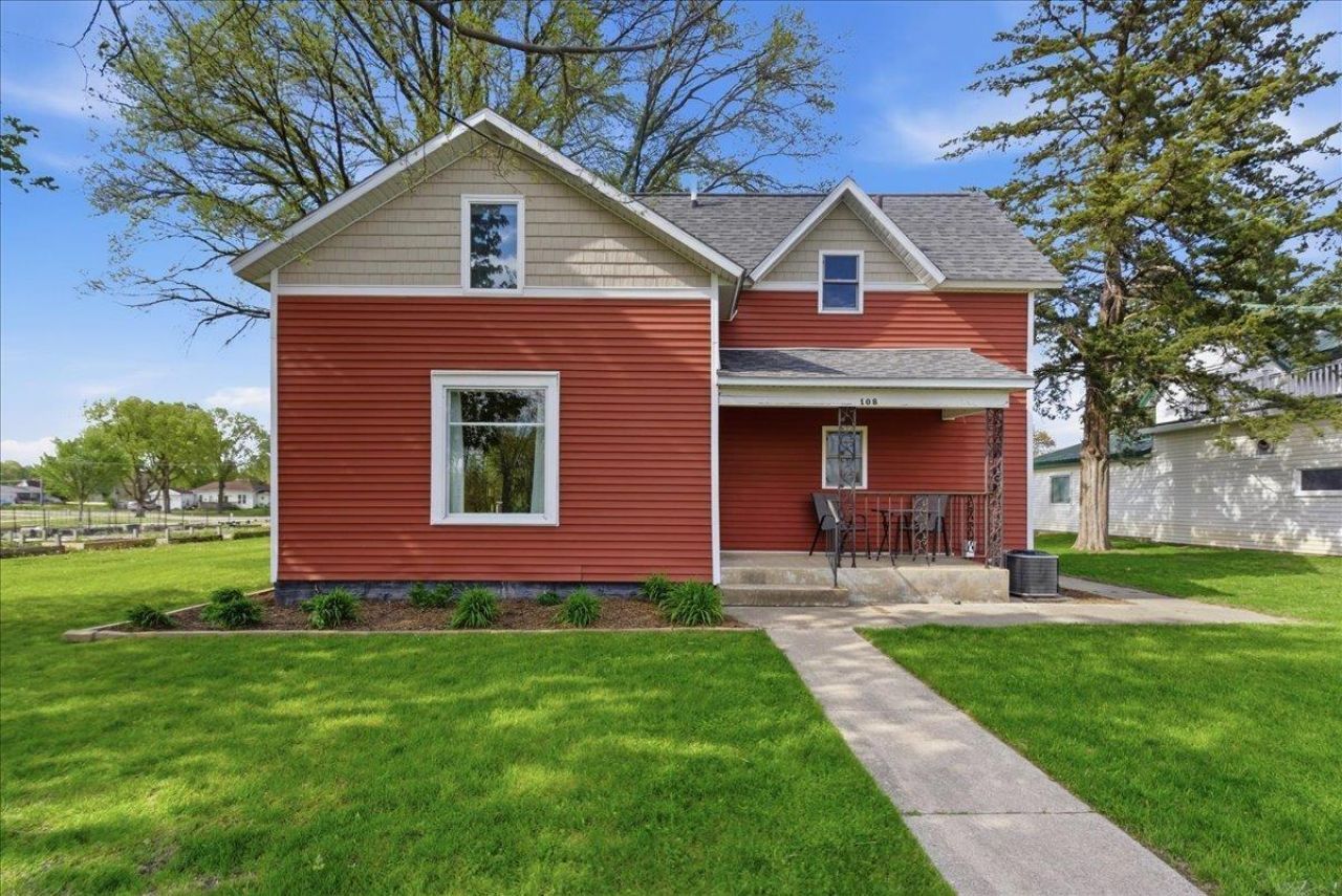 108 6th Ave Sw, Waverly, IA 50677 Main Photo