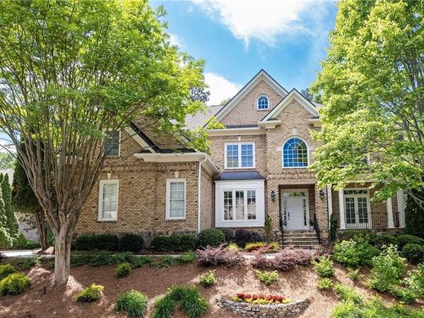 915 Glengate Place, Atlanta, GA 30328